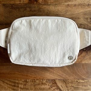 Lululemon Everywhere Belt Bag (White Opal, 2L)